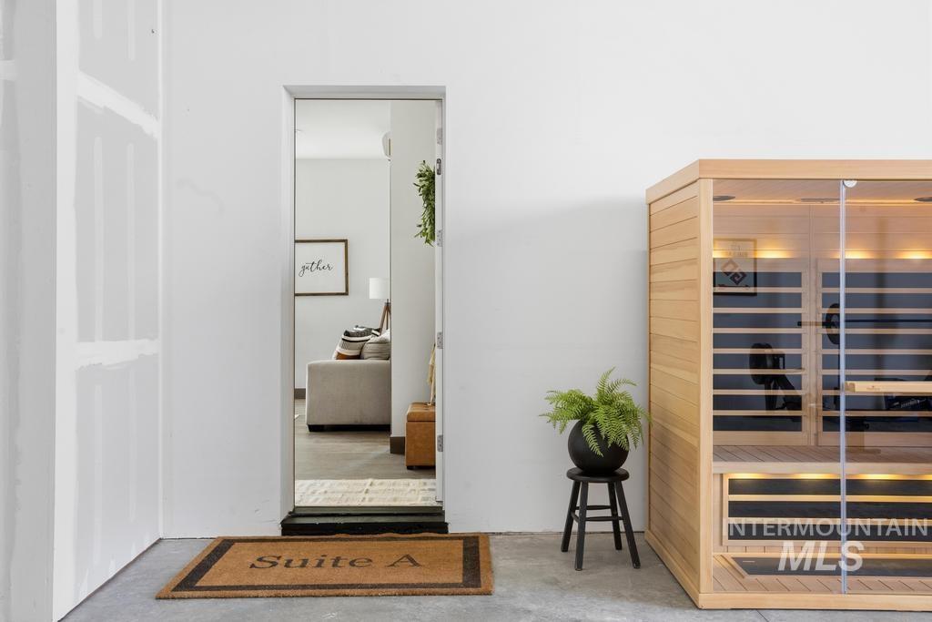 Studio A with private bath, kitchenette