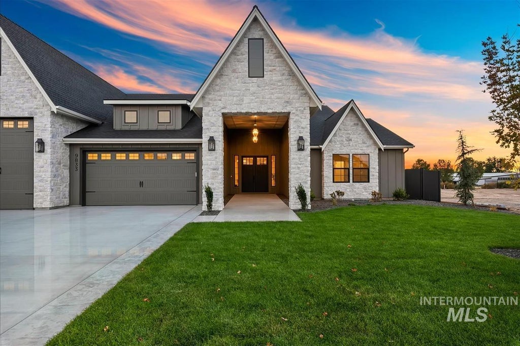 Photo of 9833 S Peregrine Falcon Ave, Nampa, ID 83686 (MLS # 99002618)