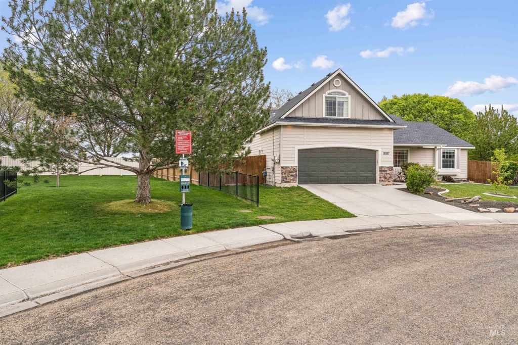 Photo of 12527 Deadwood Ct, Nampa, ID 83651 (MLS # 98982838)