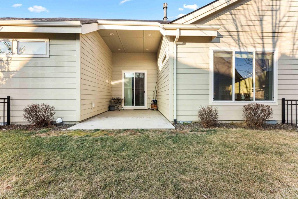 Photo of 390 W Lockhart Ln, Meridian, ID 83646 (MLS # 98972025)