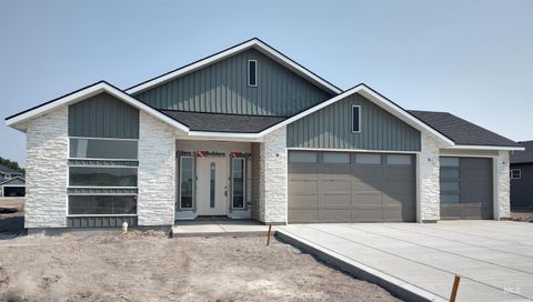 Photo of 740 Clear Springs St, Burley, ID 83318 (MLS # 98961070)