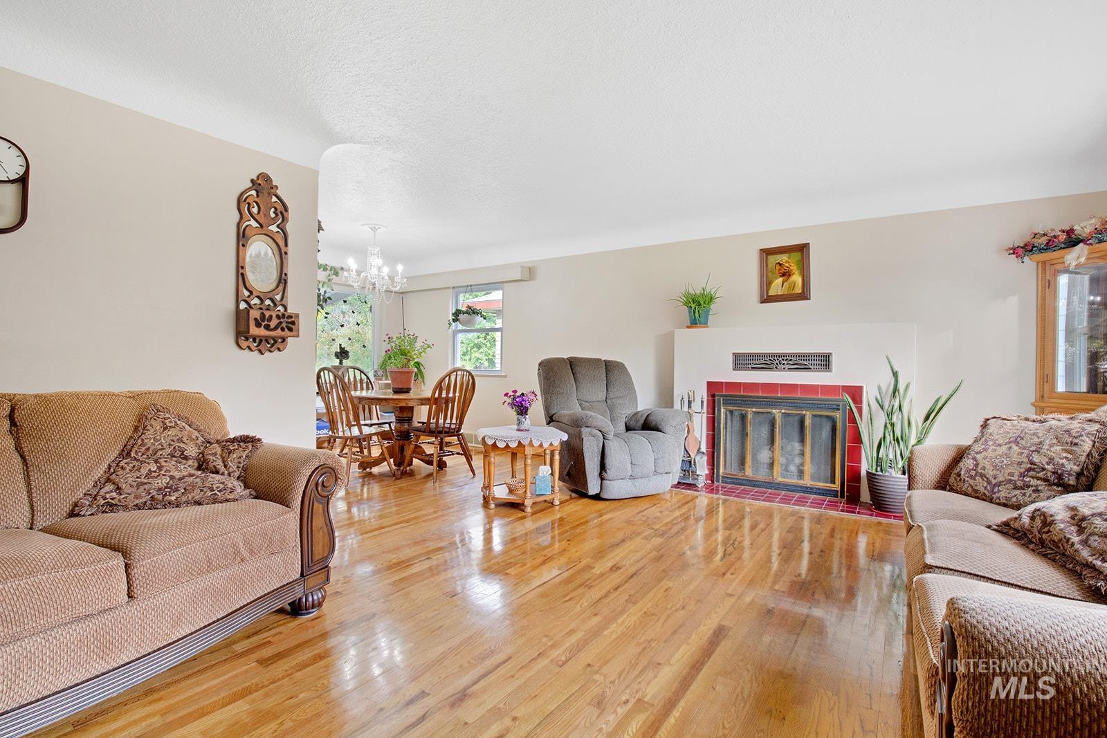 604 E Avenue A
