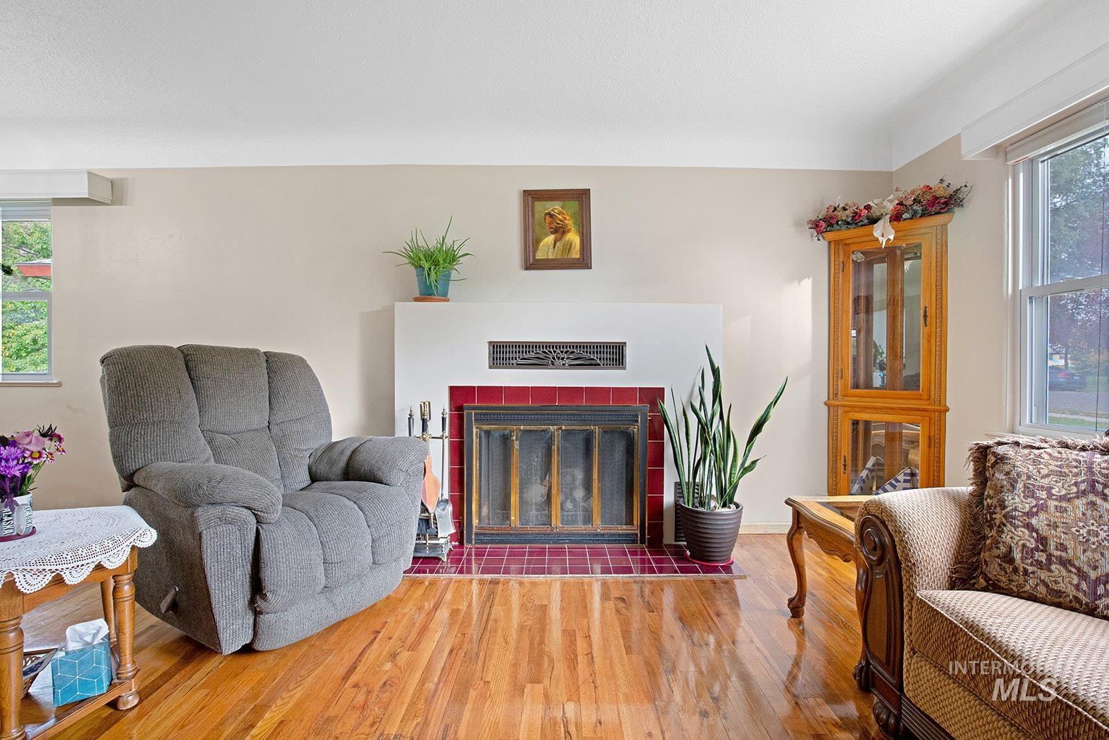 604 E Avenue A