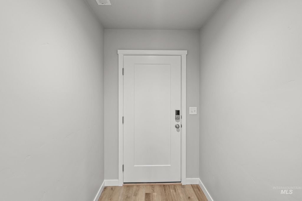 Photo of 812 NE Trailridge St, Mountain Home, ID 83647 (MLS # 98978041)