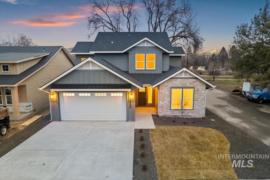 Photo of 3300 N 39th St, Boise, ID 83703 (MLS # 98974846)