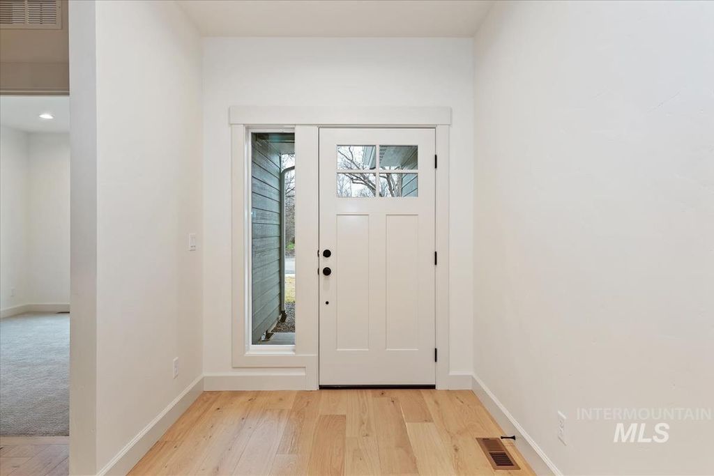 Photo of 3300 N 39th St, Boise, ID 83703 (MLS # 98974846)