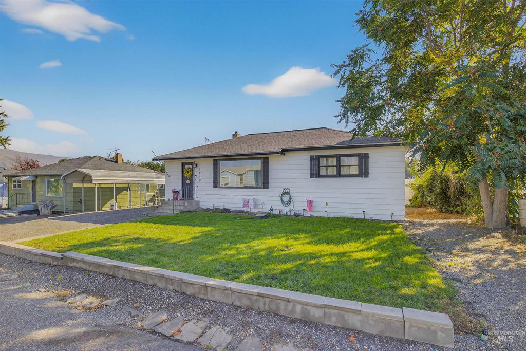 Photo of 1219 Billups Street, Clarkston, WA 99403 (MLS # 98962515)