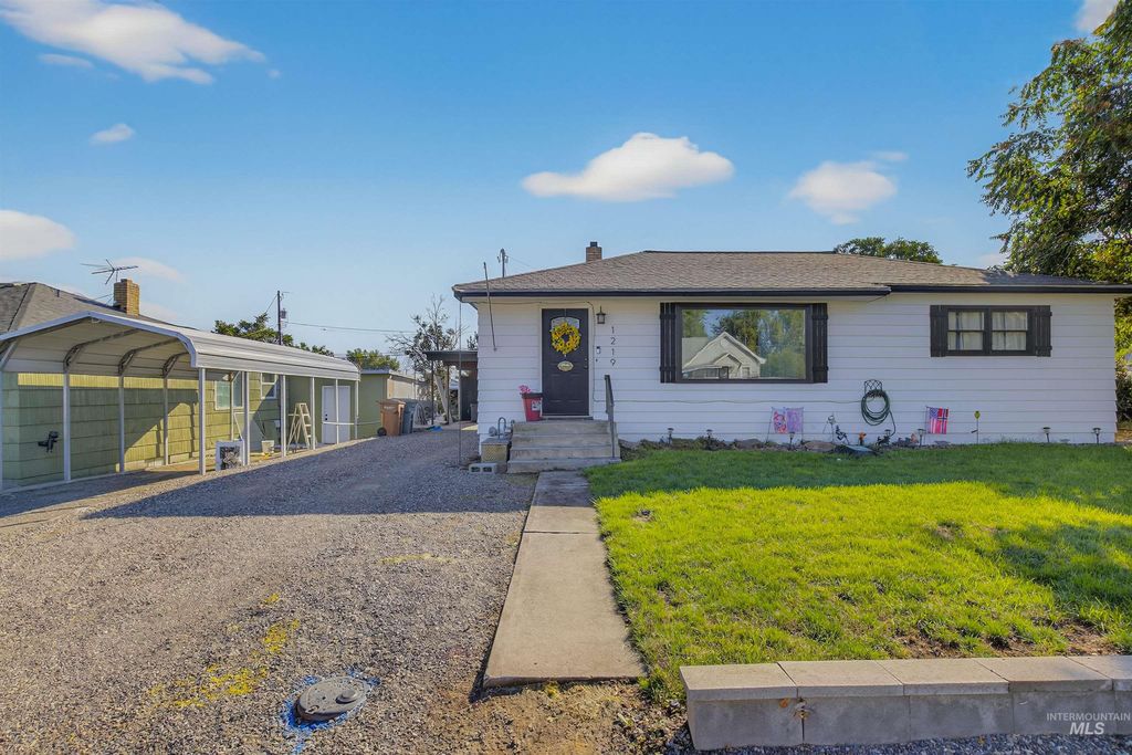 Photo of 1219 Billups Street, Clarkston, WA 99403 (MLS # 98962515)
