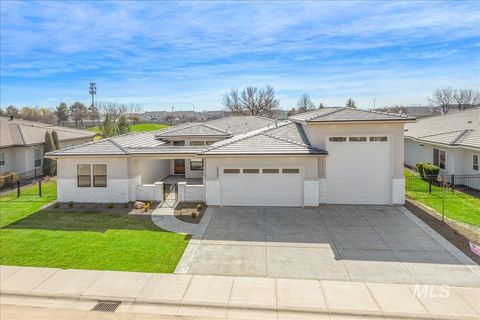 Photo of 2927 W Three Lakes Dr, Meridian, ID 83646 (MLS # 98978517)