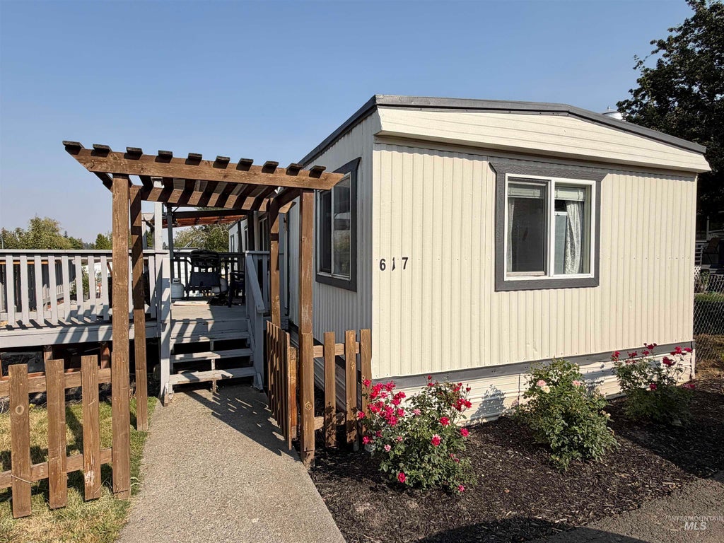 Photo of 411 N Almon St #617, Moscow, ID 83843 (MLS # 98996808)