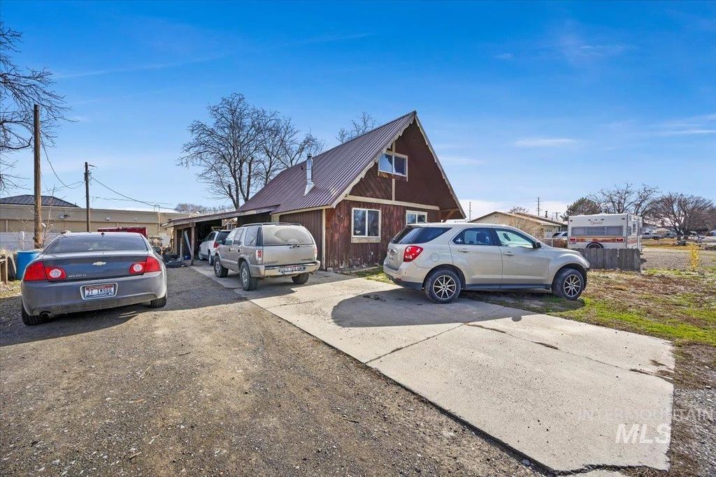 Photo of 586 Bolton St, Twin Falls, ID 83301 (MLS # 98975184)