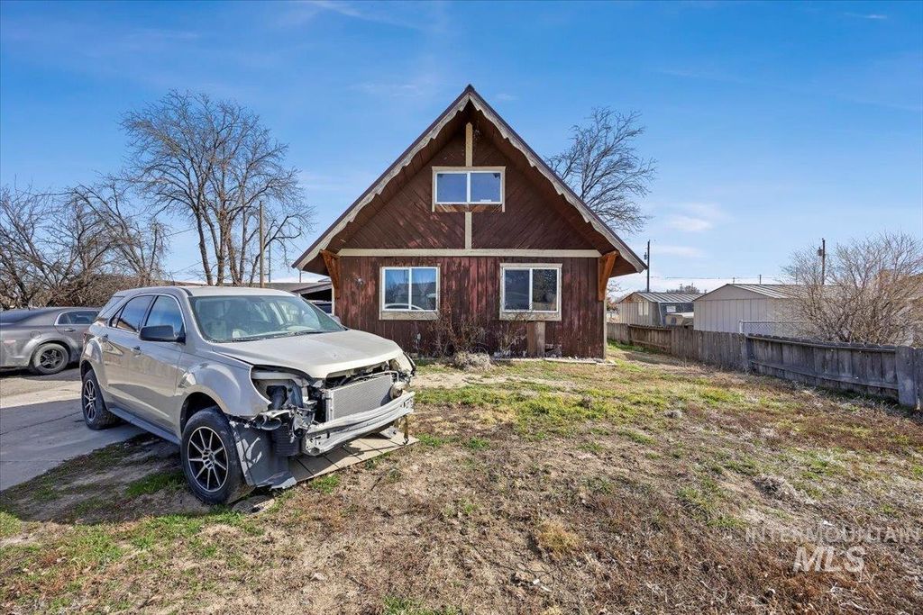 Photo of 586 Bolton St, Twin Falls, ID 83301 (MLS # 98975184)