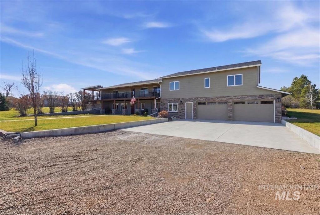 Photo of 1640 S 5th W St, Mountain Home, ID 83647 (MLS # 98977706)