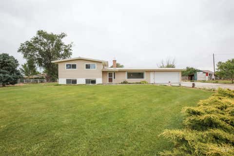 Photo of 2411 Sunset Drive, Ontario, OR 97914 (MLS # 98989657)