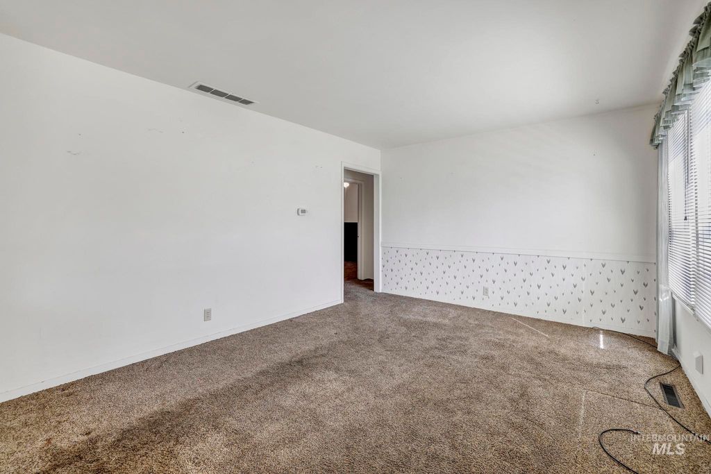 Photo of 415 Adams St, Twin Falls, ID 83301 (MLS # 98979456)