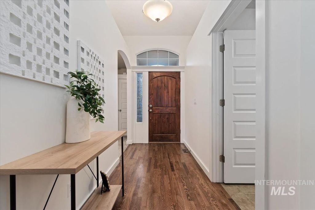 Photo of 2981 E Deerhill Dr, Meridian, ID 83642 (MLS # 98978414)