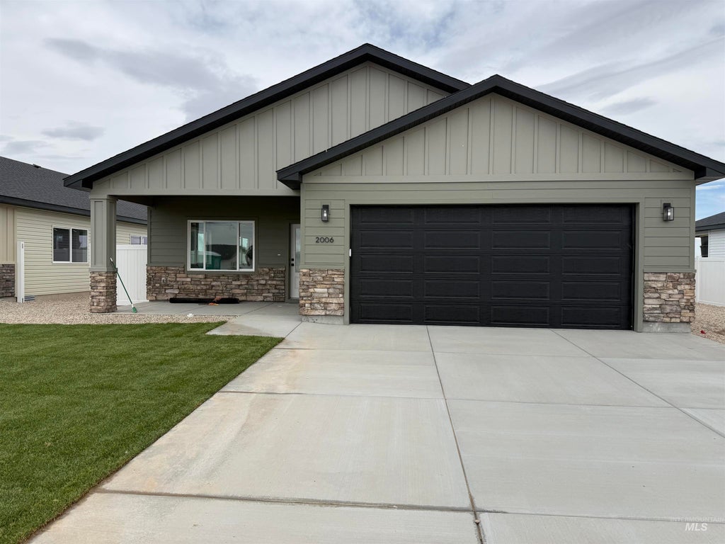 Photo of 2006 Trae Street, Jerome, ID 83338 (MLS # 98987438)