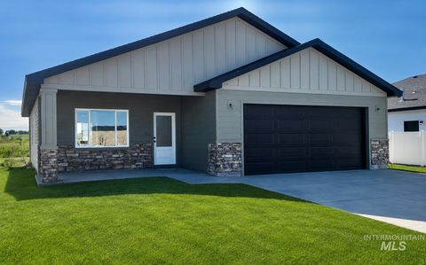 Photo of 2006 Trae Street, Jerome, ID 83338 (MLS # 98987438)
