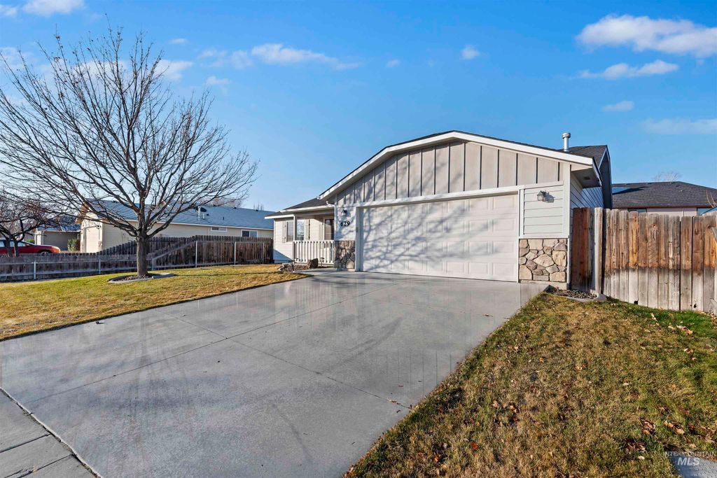 Photo of 629 S Kiser Ave, Boise, ID 83709 (MLS # 98971782)