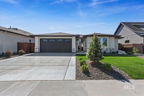 Photo of 6765 N Willowside Ave, Meridian, ID 83646 (MLS # 98987220)