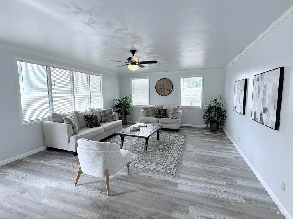 Photo of 202 East Ave A, Wendell, ID 83355 (MLS # 98961104)