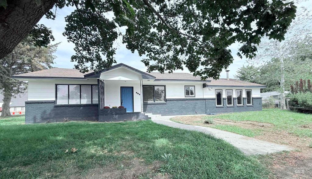 Photo of 202 East Ave A, Wendell, ID 83355 (MLS # 98961104)