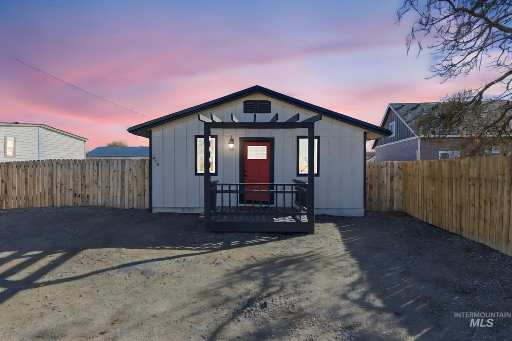 Photo of 410 S Roswell Blvd, Parma, ID 83660 (MLS # 98967683)