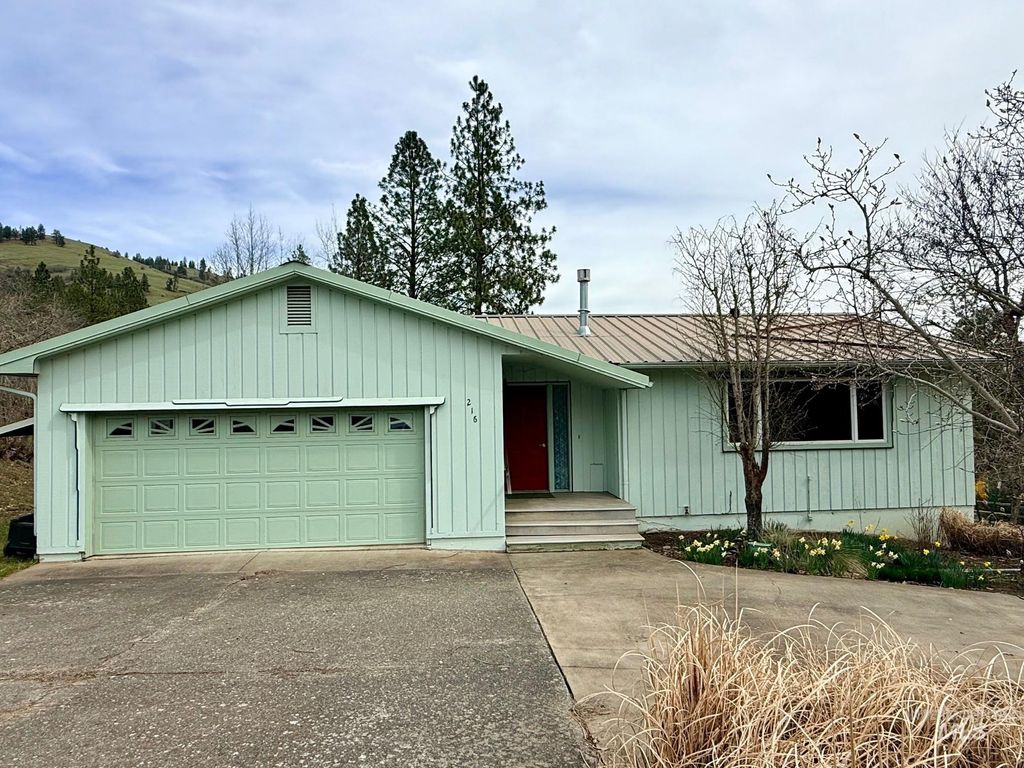 Photo of 216 Shasta Cir, Orofino, ID 83544 (MLS # 98979220)