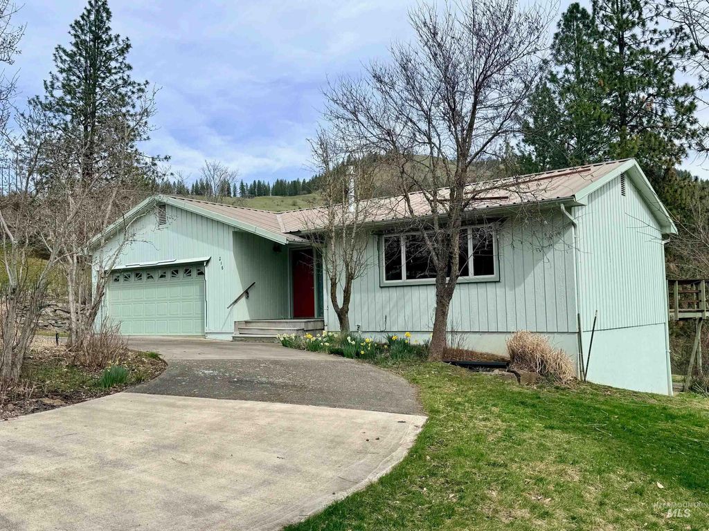 Photo of 216 Shasta Cir, Orofino, ID 83544 (MLS # 98979220)
