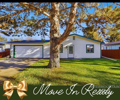 Photo of 222 Avenida Del Rio Dr, Twin Falls, ID 83301 (MLS # 98965771)