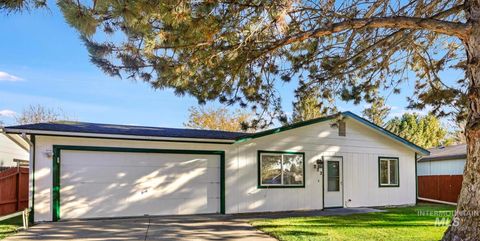 Photo of 222 Avenida Del Rio Dr, Twin Falls, ID 83301 (MLS # 98965771)