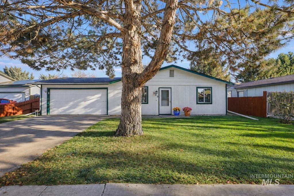 Photo of 222 Avenida Del Rio Dr, Twin Falls, ID 83301 (MLS # 98965771)