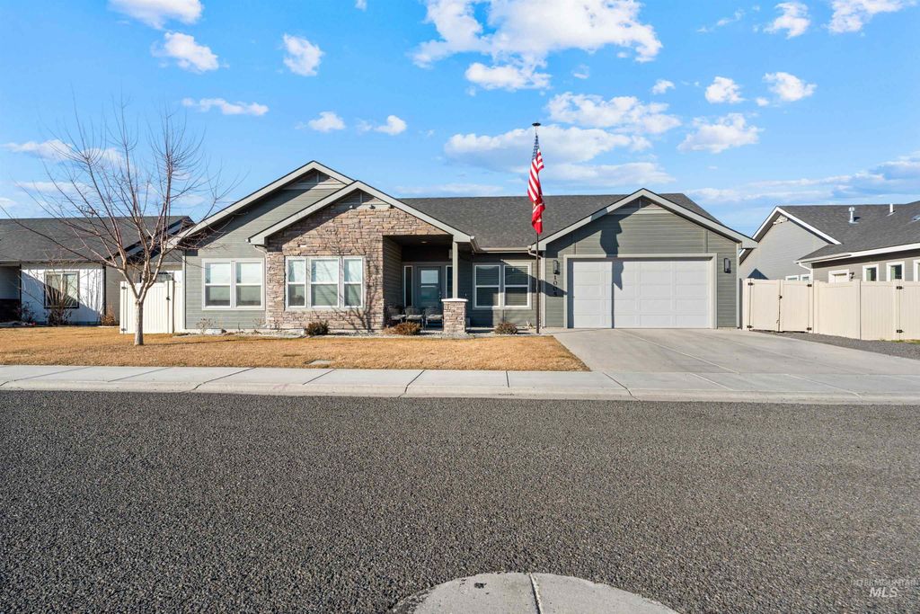 Photo of 1005 Kenbrook Loop, Twin Falls, ID 83301 (MLS # 98975737)