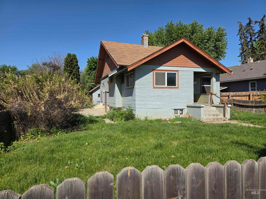 Photo of 1059 State St, Weiser, ID 83672 (MLS # 98985646)