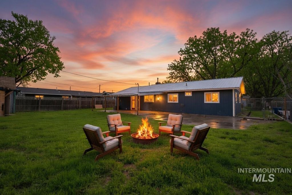 Photo of 1609 N Plateau Ave, Caldwell, ID 83605 (MLS # 98980369)