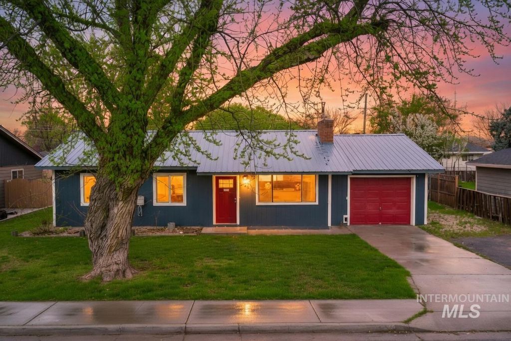 Photo of 1609 N Plateau Ave, Caldwell, ID 83605 (MLS # 98980369)