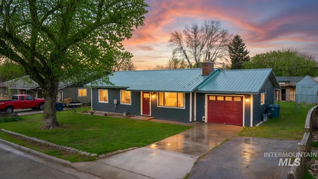 Photo of 1609 N Plateau Ave, Caldwell, ID 83605 (MLS # 98980369)