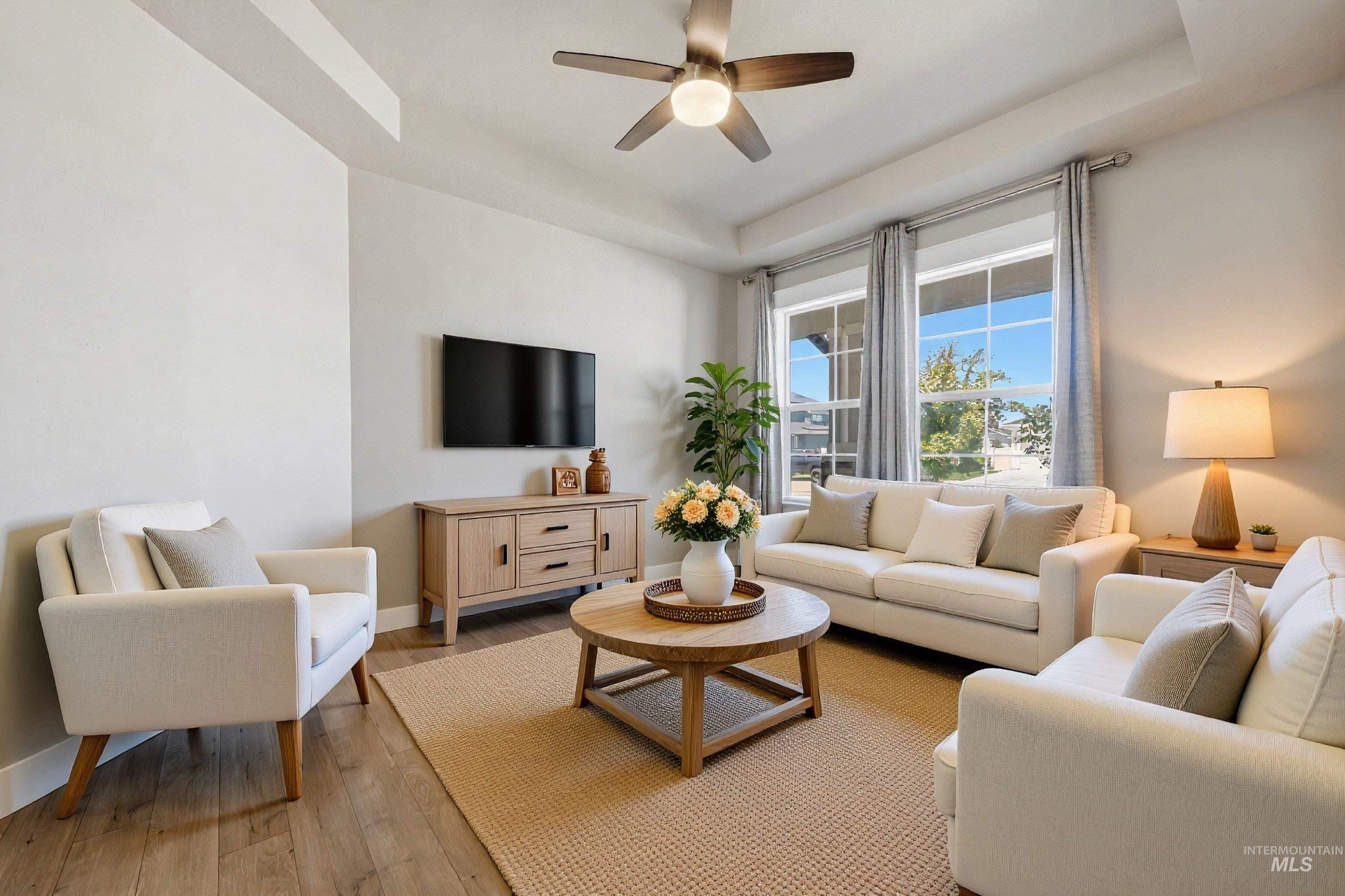5437 W Philomena