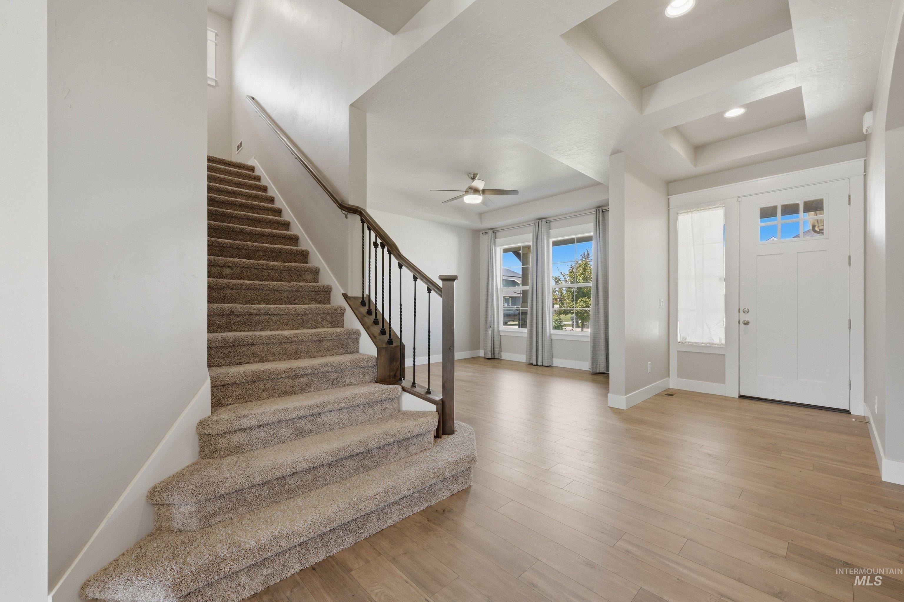5437 W Philomena
