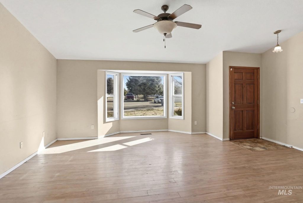 Photo of 1121 Summerwind Pl, Nampa, ID 83651 (MLS # 98976509)