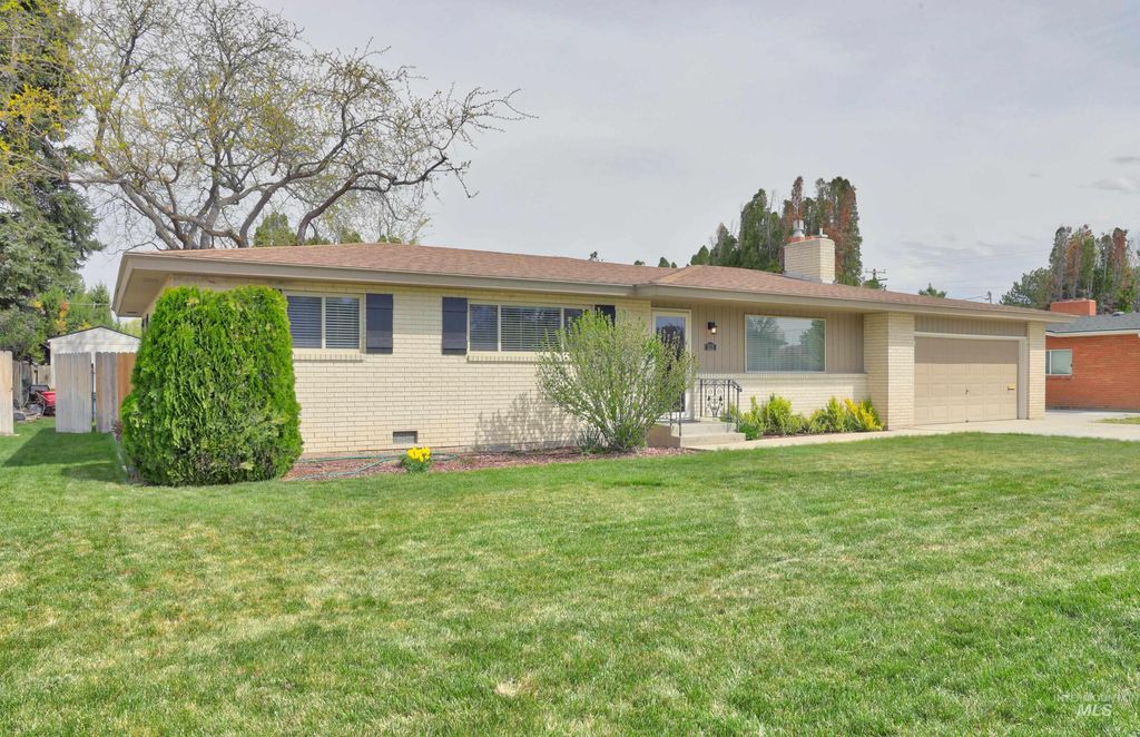 Photo of 512 W Colorado Ave, Nampa, ID 83686 (MLS # 98984280)