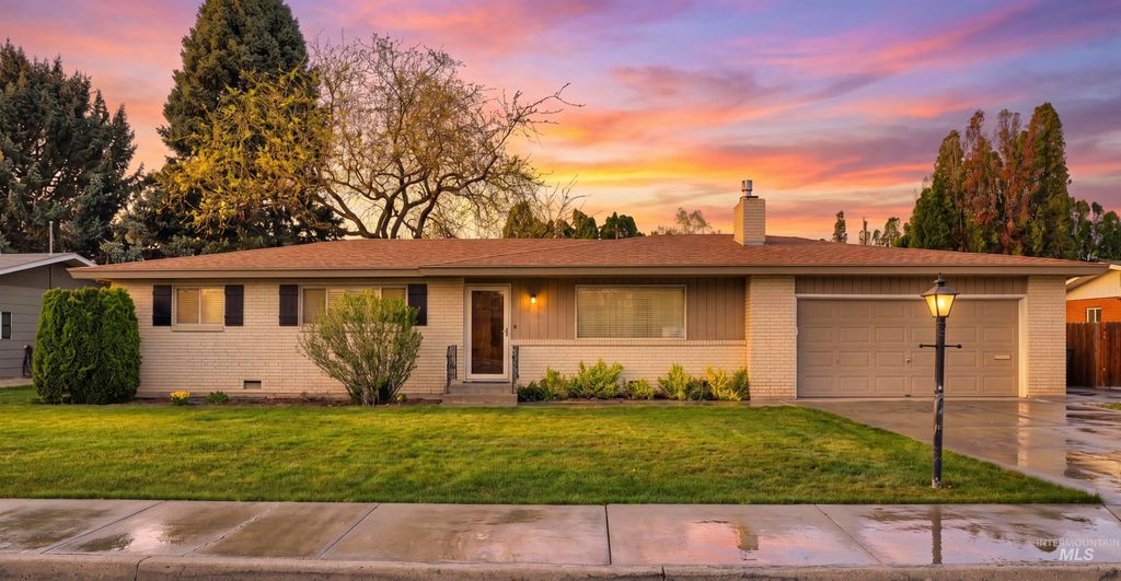 Photo of 512 W Colorado Ave, Nampa, ID 83686 (MLS # 98984280)