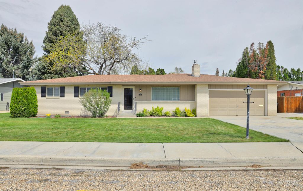 Photo of 512 W Colorado Ave, Nampa, ID 83686 (MLS # 98984280)