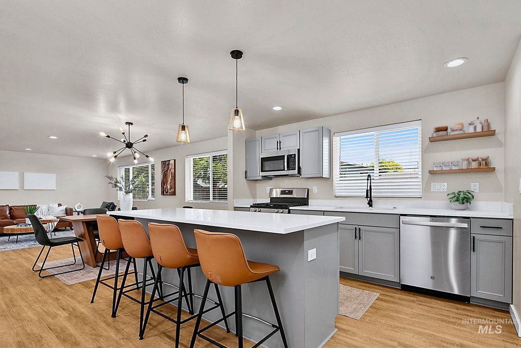 Photo of 72 S Inverness Dr, Nampa, ID 83651 (MLS # 98989800)