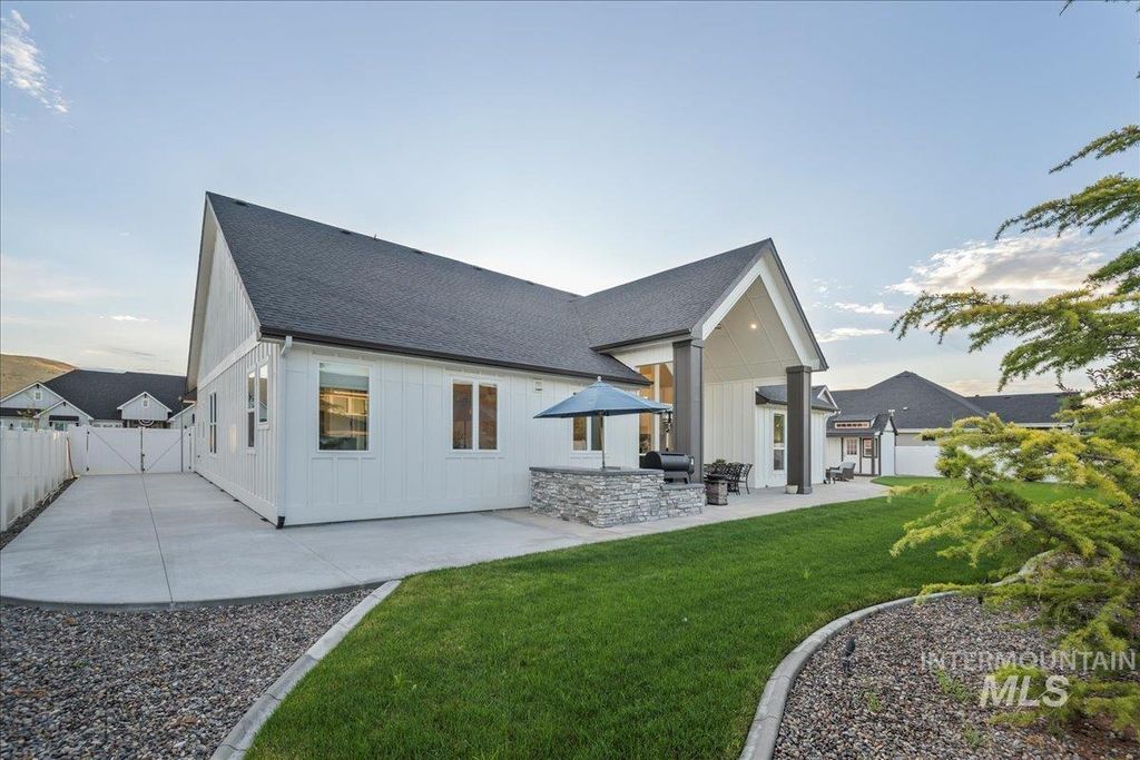 Photo of 8101 W Mirror Pond Dr, Boise, ID 83714 (MLS # 98973867)