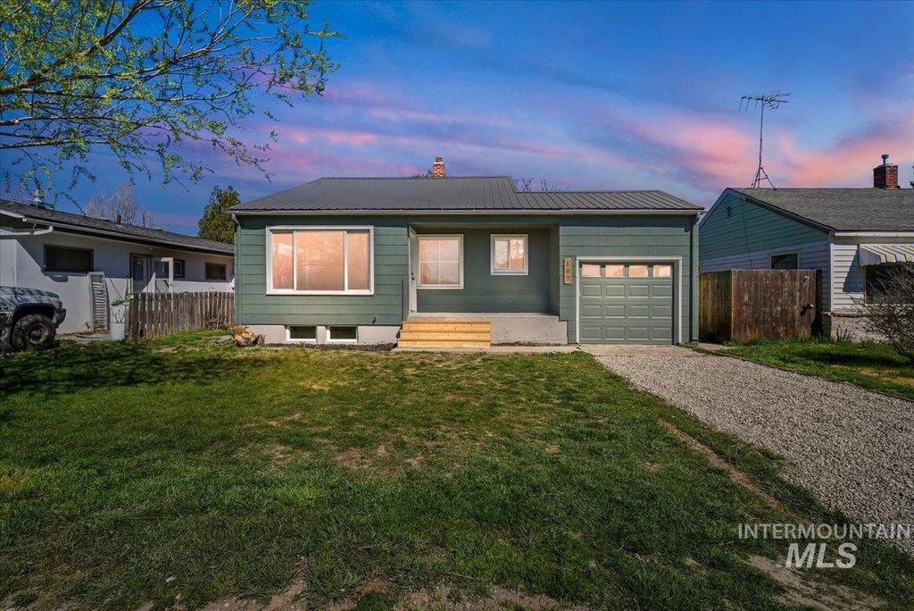 Photo of 107 E Montana Ave, Homedale, ID 83628 (MLS # 98979822)