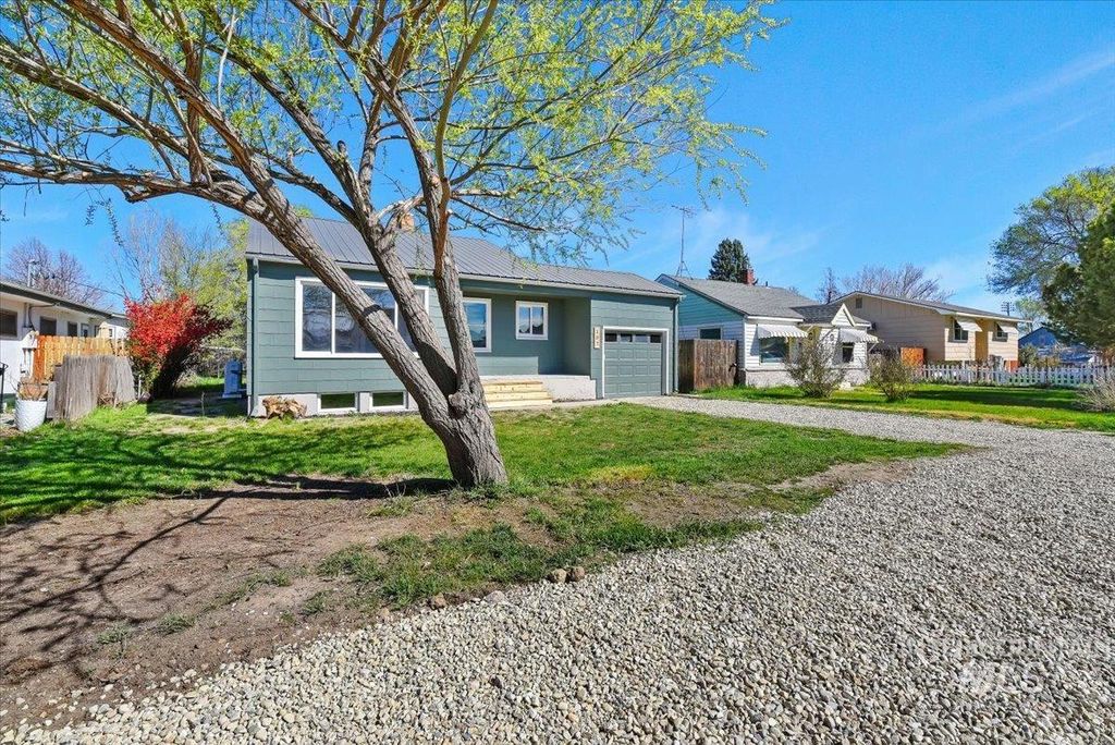 Photo of 107 E Montana Ave, Homedale, ID 83628 (MLS # 98979822)