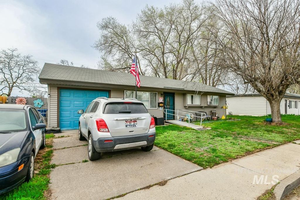 Photo of 1045 E 16th N, Mountain Home, ID 83647 (MLS # 98980271)