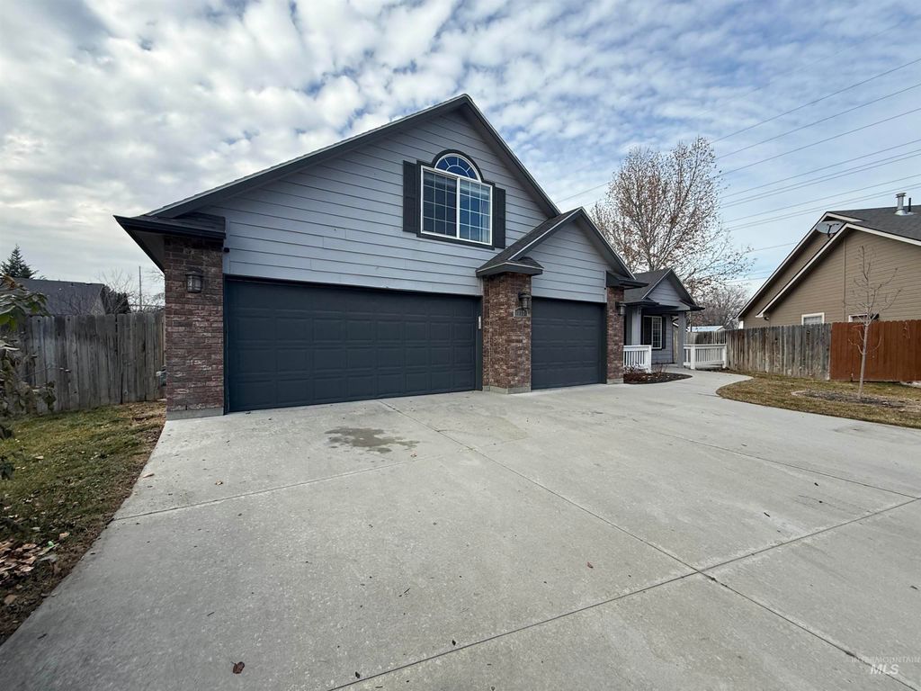 Photo of 137 S Bryson Ct, Nampa, ID 83686 (MLS # 98974730)