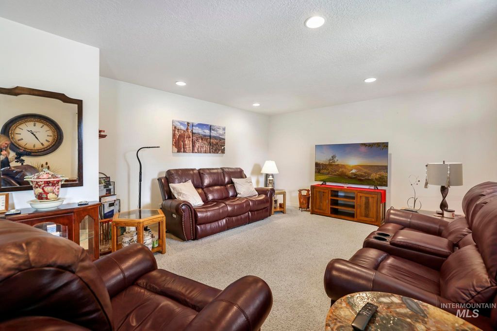 Photo of 916 17th Ave E, Jerome, ID 83338 (MLS # 98965308)